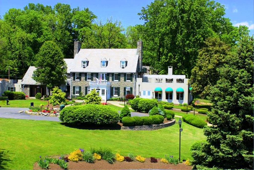 Bavarian Inn Shepherdstown Exterior photo
